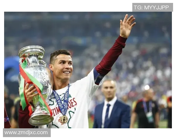 C罗足球球星卡的收藏价值与市场趋势分析